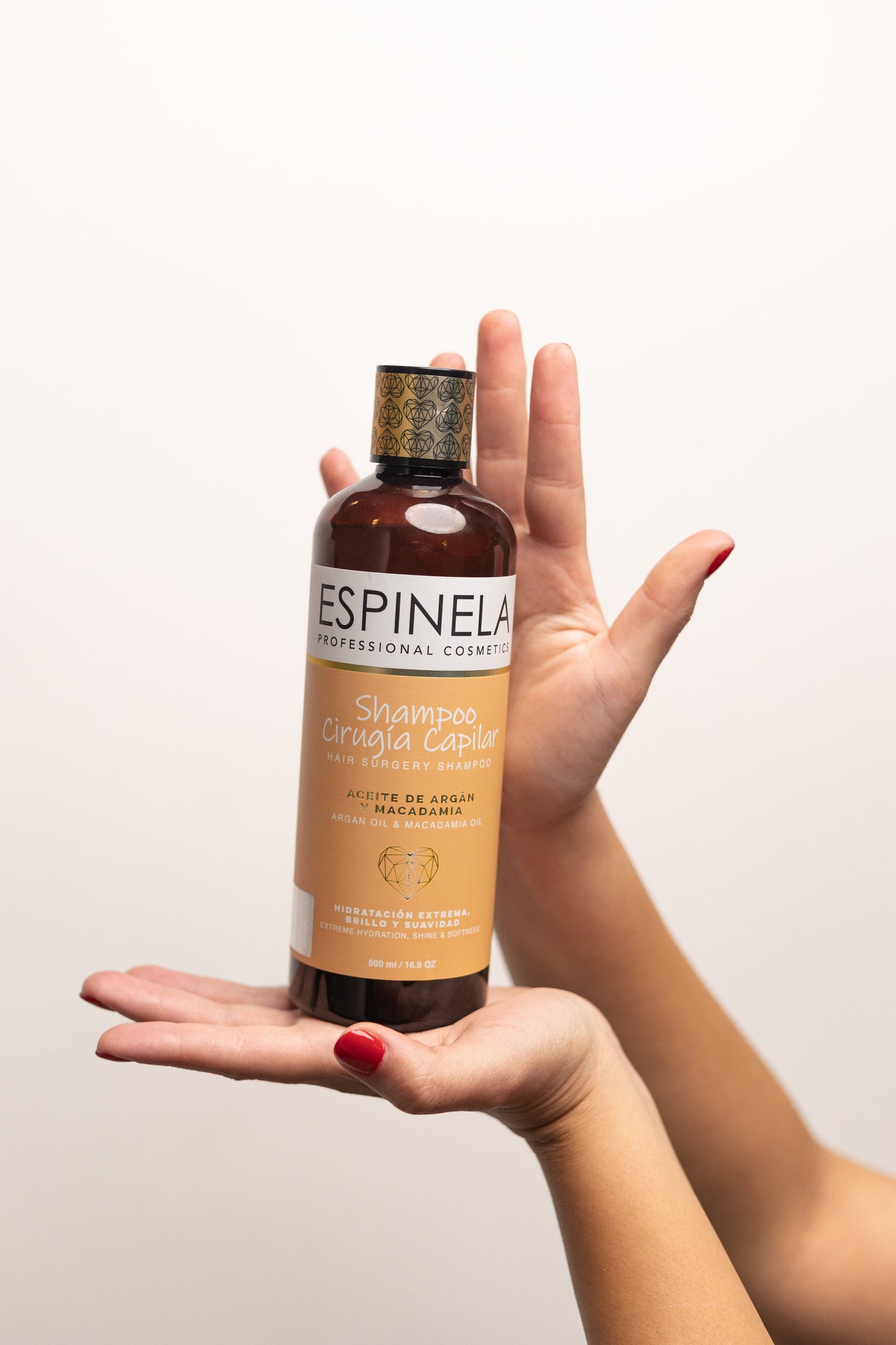 Espinela Shampoo Cirugía Capilar – Reparación, Hidratación y Suavidad desde el Primer Lavado